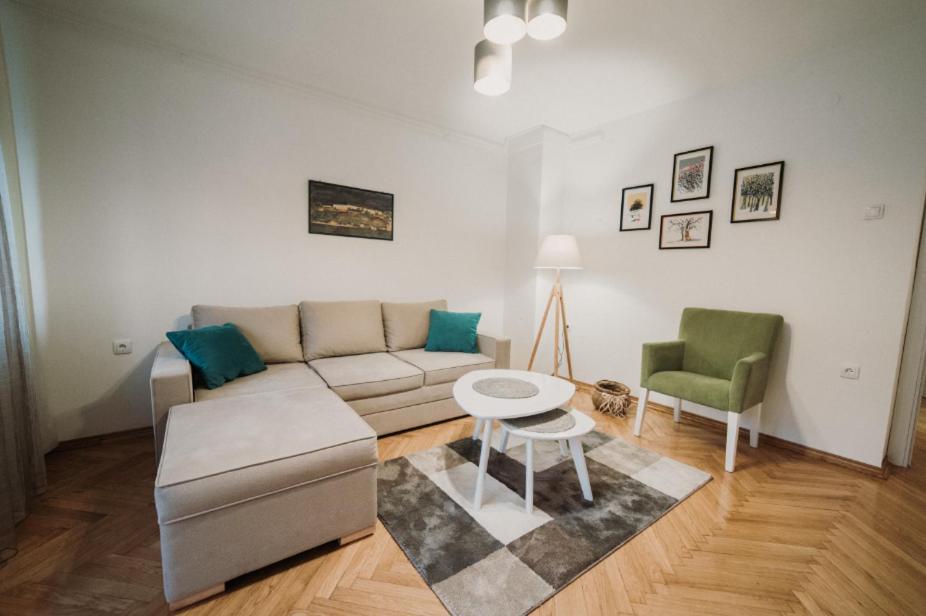 Modern Apartment Novi Sad Buitenkant foto