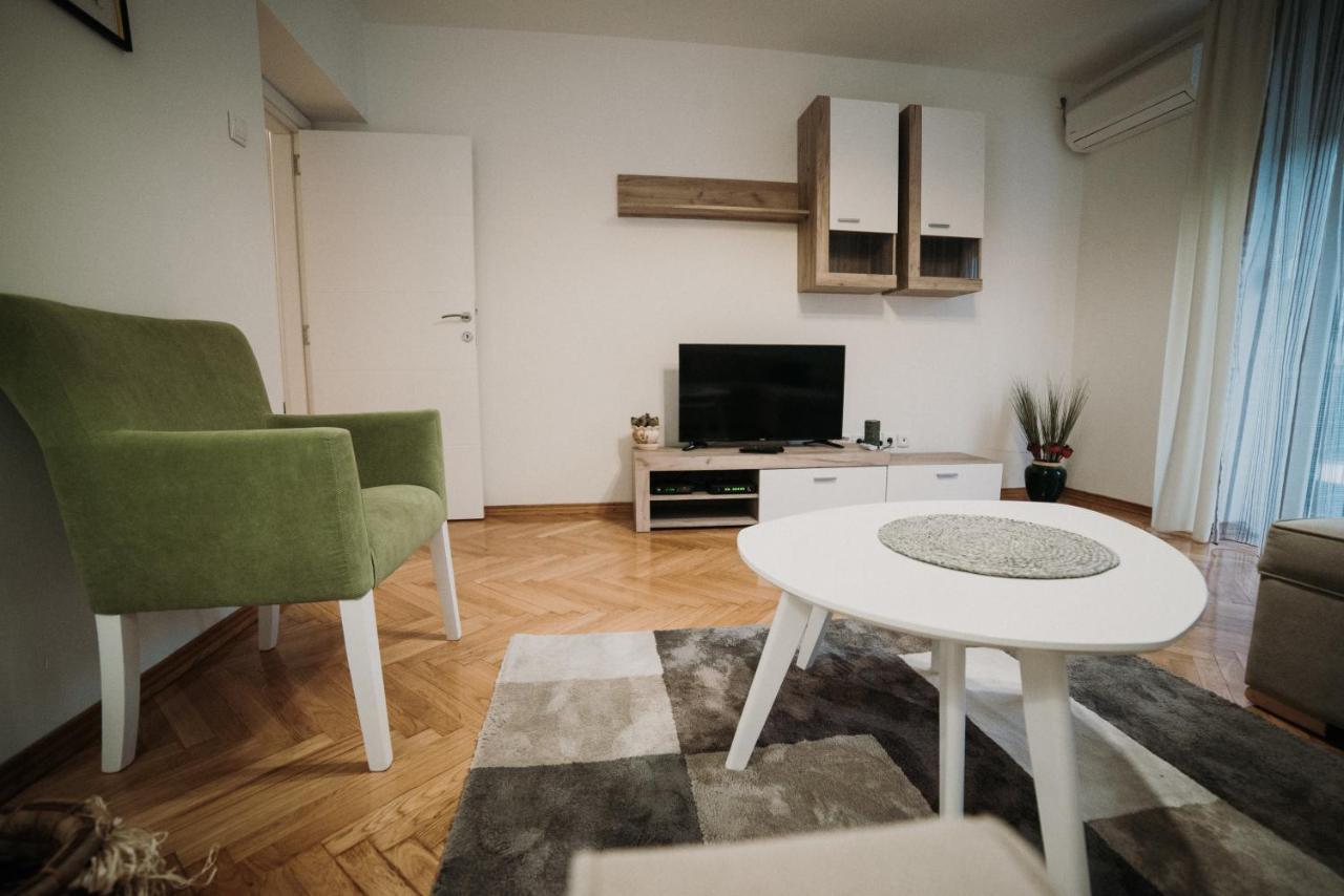 Modern Apartment Novi Sad Buitenkant foto